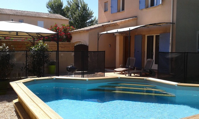 Entraigues-sur-la-Sorgue House | Near AVIGNON, air-conditioned house, pool, 4 bedrooms.