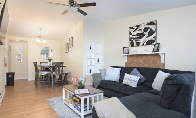 San Antonio House | Pet-Friendly King Bed Suite Near Alamo with Spa Access