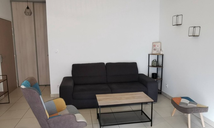 Vedene Apartment | Near Avignon, T3 apartment with large terraces.