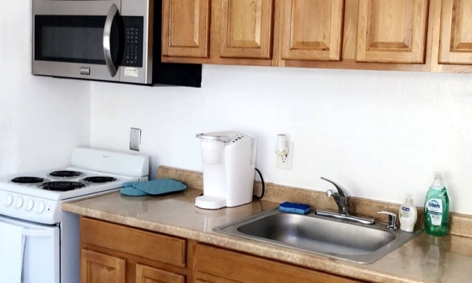 Richmond Apartment | Convenient Stay Near Bart, Ferry & Richmond Refinery