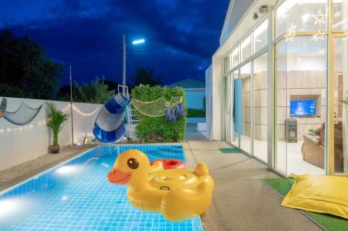 Cha-am Villa | Beachside Three Pool Villa with Ocean View & Pet Friendly