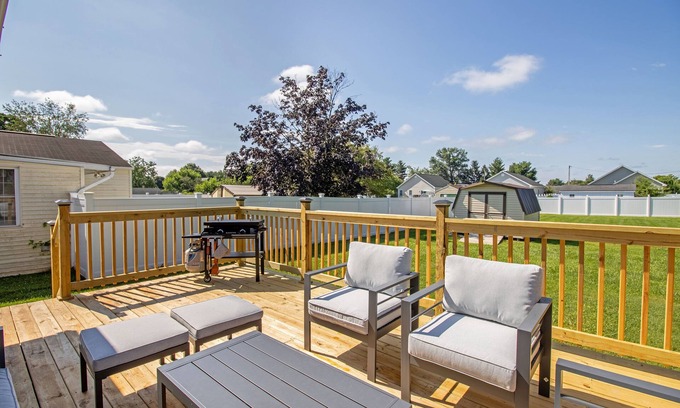 Bridgewater House | Top-Rated Cottage Near Bridgewater College & JMU with Pool