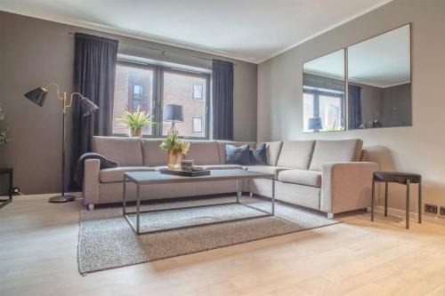 Alesund Apartment | Modern Retreat Near Brosundet with Free Street Parking