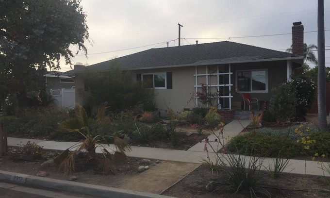 Los Altos House | Pet-Friendly Hotel Near CSULB, Steps to Beach & Disneyland
