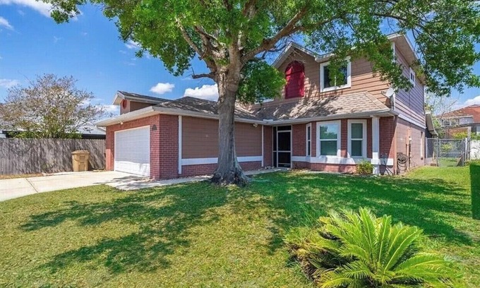 Buena Ventura Lakes House | Family-Friendly Stay Near Disney with Pool and Spa Access
