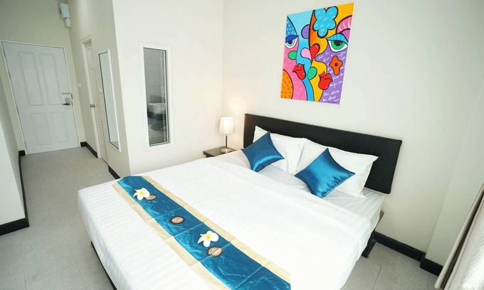 Sanambin Hotel | Convenient Stay Near Don Muang Airport with Breakfast