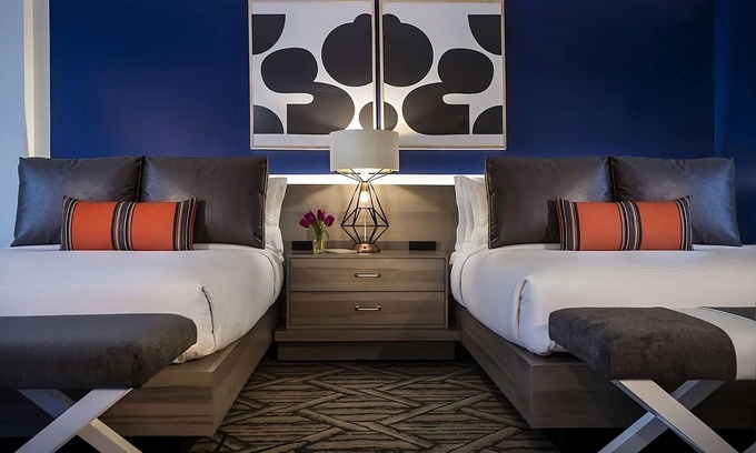 Dupont Circle Hotel | Convenient Family Retreat Near Downtown Washington with Pool