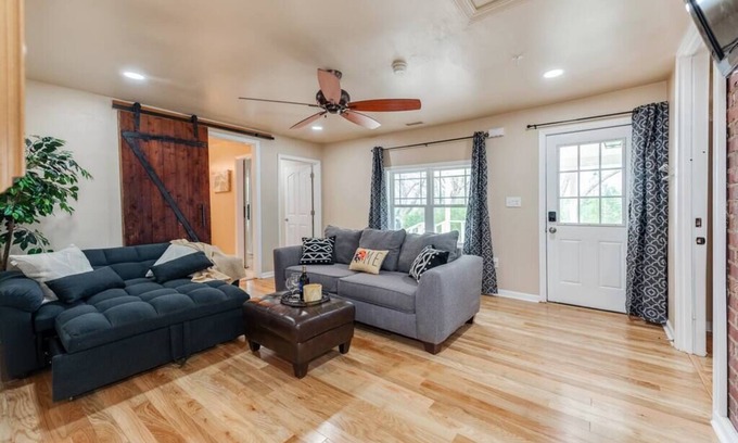 Waxhaw House | Discover the Mellow Yellow Suite A Near Downtown Waxhaw