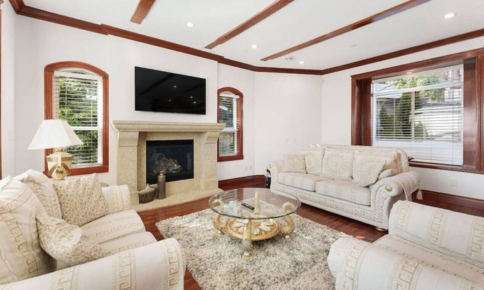 Fraserview House | Near DT Vancouver |King Bed | Casa Bella