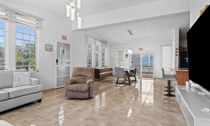 Cabo Rojo Villa | Near El Combate Beach | Free Parking | BBQ
