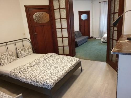 Collignon Apartment | Convenient Apartment Near European District for Families