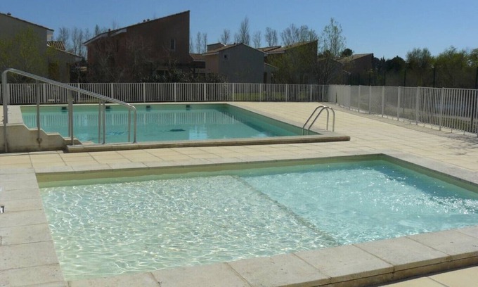 Saint-Saturnin-les-Avignon House | Discover Avignon: Family-Friendly Stay with Pool & Spa