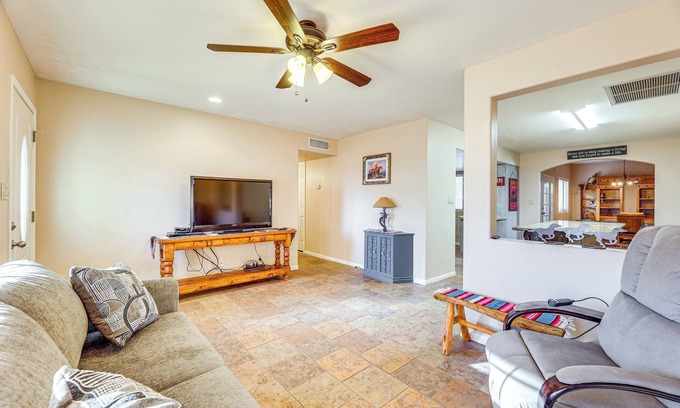 Florence House | Near Golfing & Green Spaces: Florence Family Home!