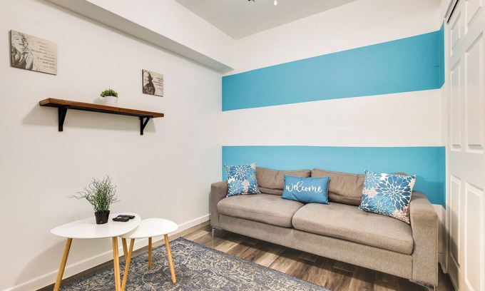 Downtown Hollywood Cottage | Cozy Hollywood Cottage: Pet Friendly & Oceanfront Retreat