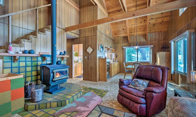 Bear Valley House | Cozy Bear Valley Cabin - Ski Right to the Trails!