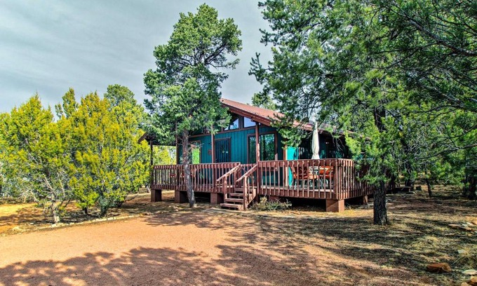 Forests Trails House | Top-Rated Heber-Overgaard Cabin with Deck and Fire Pit