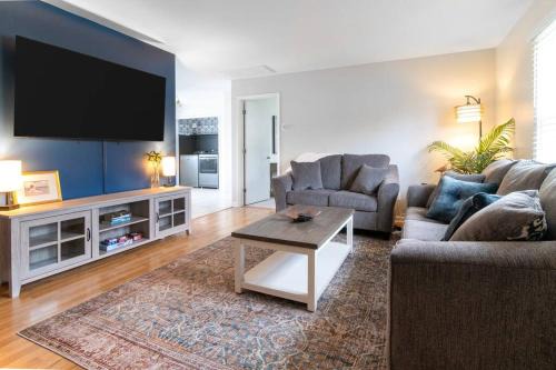 Apex House | Convenient Retreat Near Historic Downtown Apex, Sleeps 8