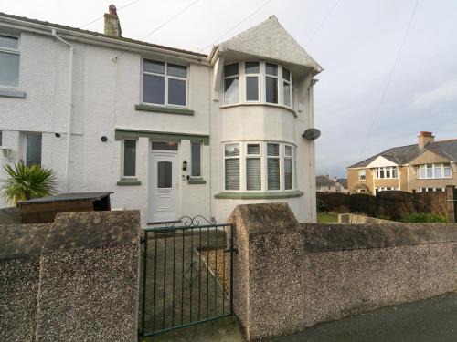 Holyhead House | Near Holyhead Port & Newry Beach - 2 Pen Y Bryn Road, Holyhead