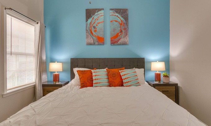 Central Arlington Apartment | Ideal Stay Near Hospitals with King Bed, WiFi & Breakfast