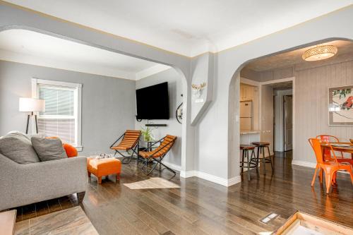 Englewood House | Pet-Friendly Retreat Near Hospitals and Red Rocks!