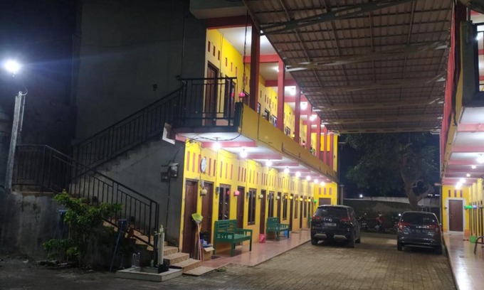 Pekalongan Hotel | Convenient Stay Near Jalan Tol with Breakfast Included