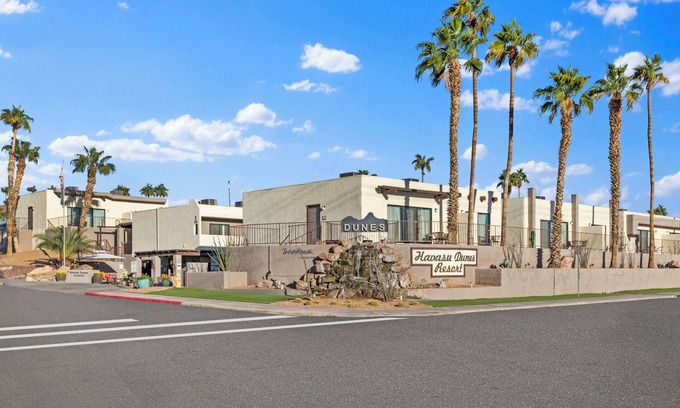 Lake Havasu City Resort | Relaxing Retreat Near Lake Havas with Pool & Whirlpool Tub