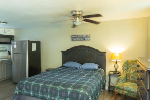 Mead House | Beautiful Lake Access Quad-plex with Kitchenette - 9.8/10