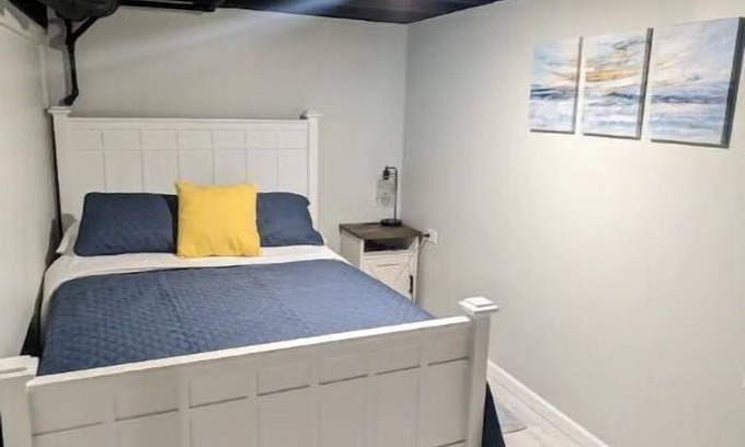 Cicero Apartment | Child-Friendly Retreat Near Midway with Impressive Reviews