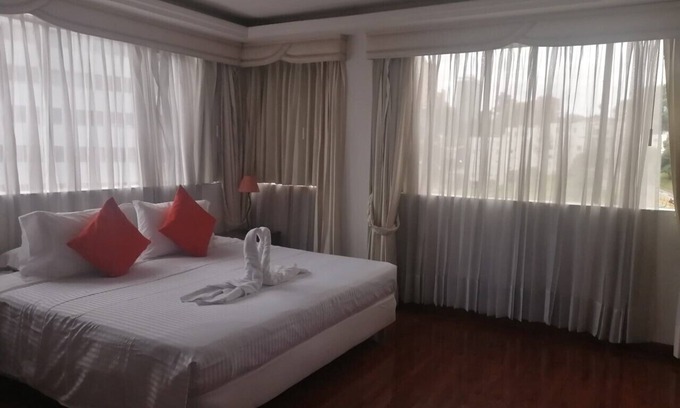 Santa Fe Hotel | Convenient Stay Near Monserrate, Uniandes & Tadeo Lozano