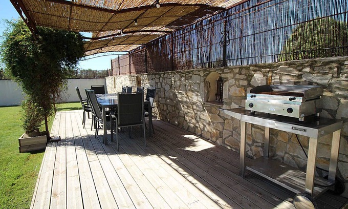 Garons Villa | Idyllic Nîmes Retreat with Private Pool & Pet-Friendly Comfort