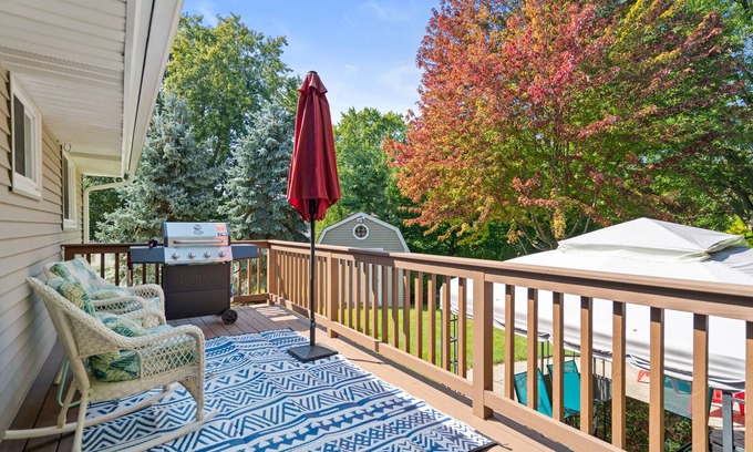Wasco House | Guest Rated: 10/10 Near O’Hare with Game Room & Fire Pit
