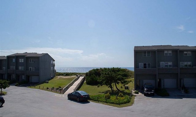 Morehead City Condo | Oceanfront Condo at Tar Landing Villas Near Ft Macon Park