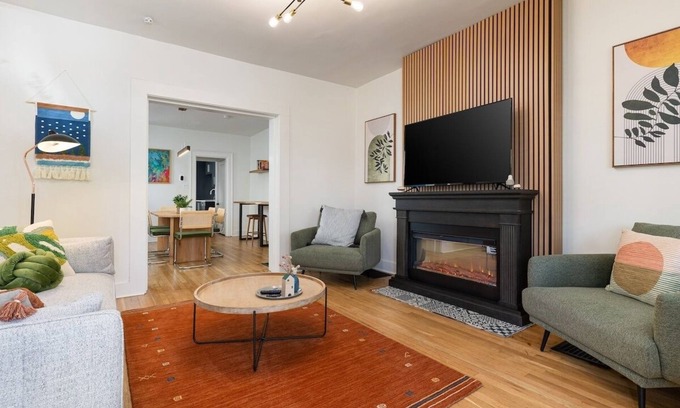 University District House | Near OSU-Short North-DT| 20 Guests | Stylish Home