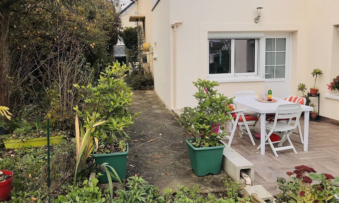 Limeil-Brevannes House | Cozy Stay Near Paris with Breakfast & Kid-Friendly Amenities