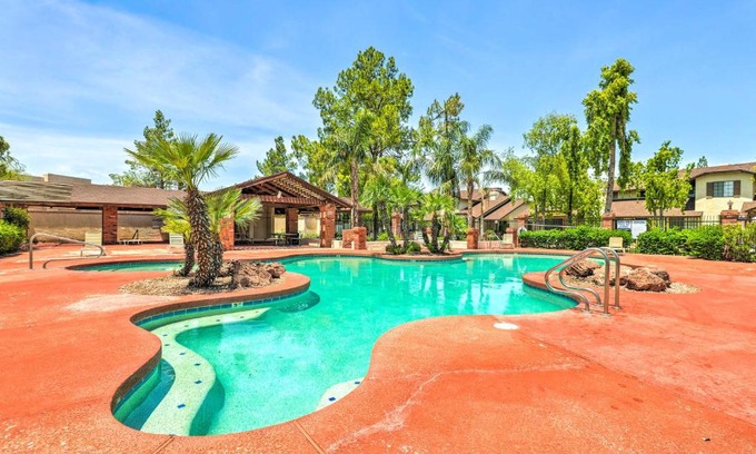 Breckenridge Townhomes House | Inviting Gilbert Townhome Near Phoenix with Hot Tub Access