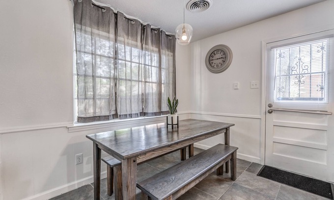 Hickory Hill Hotel | Near Parks Tranquil Fox Trails