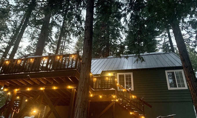 Long Barn Cabin | Relaxing Getaway Near Pinecrest with Pool and Arcade Fun