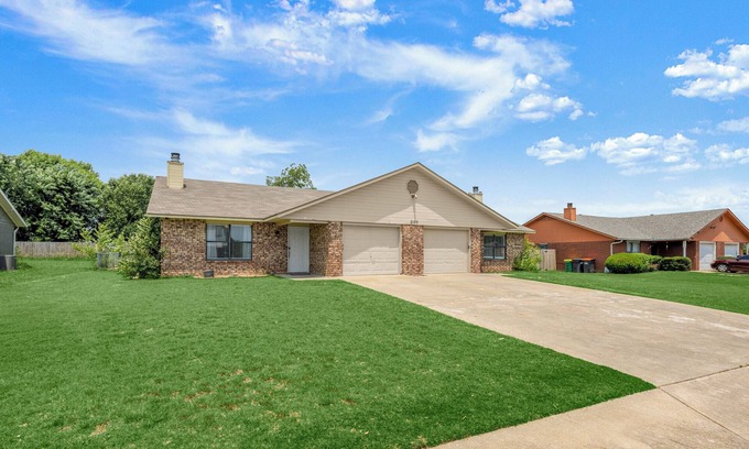 Springdale House | Near Razorback Stadium & Attractions, Firepit