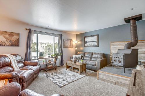 Kittredge Apartment | Idyllic Kittredge Condo with Deck Near Red Rocks for Adventures