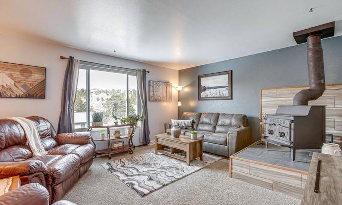 Kittredge Condo | Perfect Getaway: Kittredge Condo by Red Rocks & Skiing