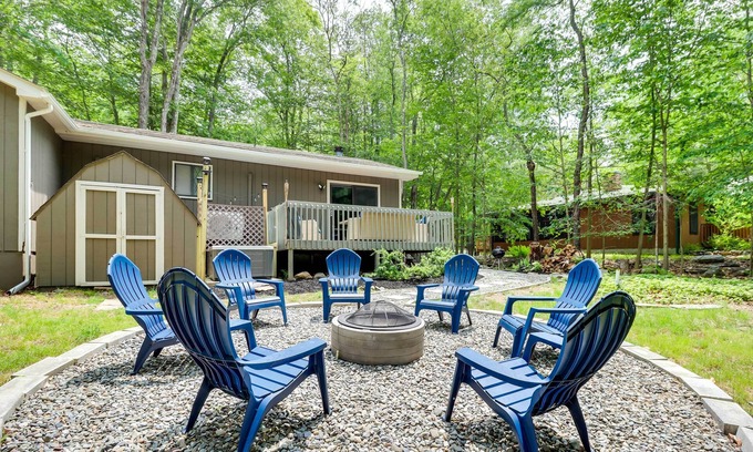 Gouldsboro House | Cozy Gouldsboro Retreat with Fire Pit & Hot Tub Access