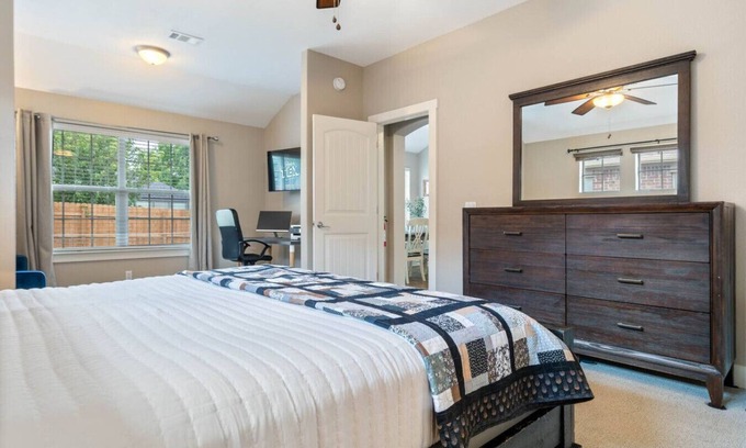 Knollwood On The Colorado River House | Near SoCo w Outdoor Escape