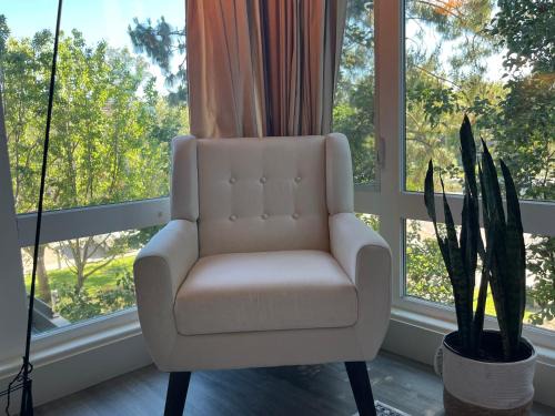 Palo Alto Apartment | Modern 3BR Retreat in Heart of Silicon Valley, Pet Friendly
