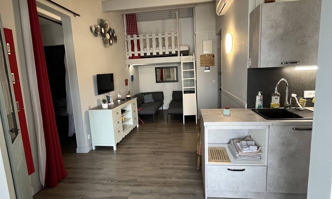 Argeles Plage Apartment | Family-Friendly Apartment T3 by the Sea with Pool Access