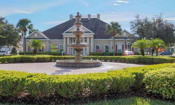 Kissimmee House | Ideal 3 BR Town Home Near Theme Parks with Pool & Spa