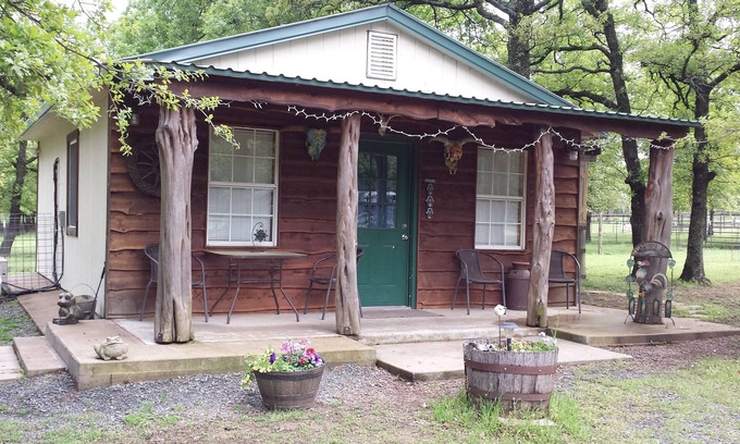 Katie Cabin | Discover Comfort Near Turner Falls & Chickasaw National Park