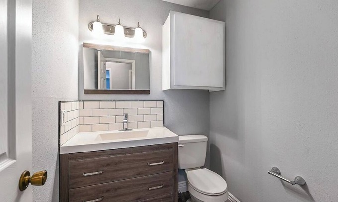 College Station Apartment | Convenient Stay Near TX A&M, Pet & Child Friendly Options