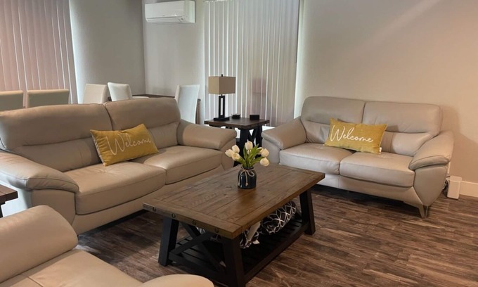 Eugene House | NEAR UO, NEW RENO, SLPS 8, PET STAYS FREE, DECK/GRILL, FENCED YARD, VERY CLEANn