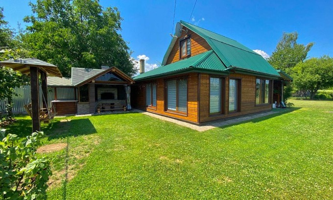 Dubyna House | Scenic Retreat Near Waterfall - Top-Rated Family Getaway