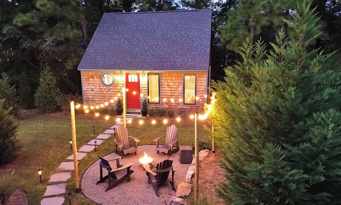 Wilmington Cottage | Near Wrightsville Beach! Cozy, Coastal Cottage w/King Br~FirePit~Outdoor Shower.